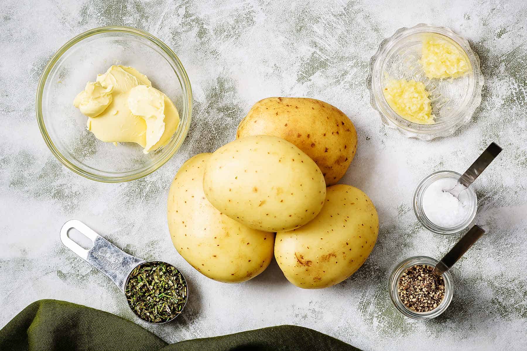 Ingredients for rosemary & garlic roasties