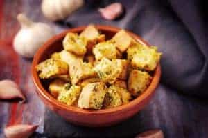 Easy Vegan Garlic Croutons in a serving bowl