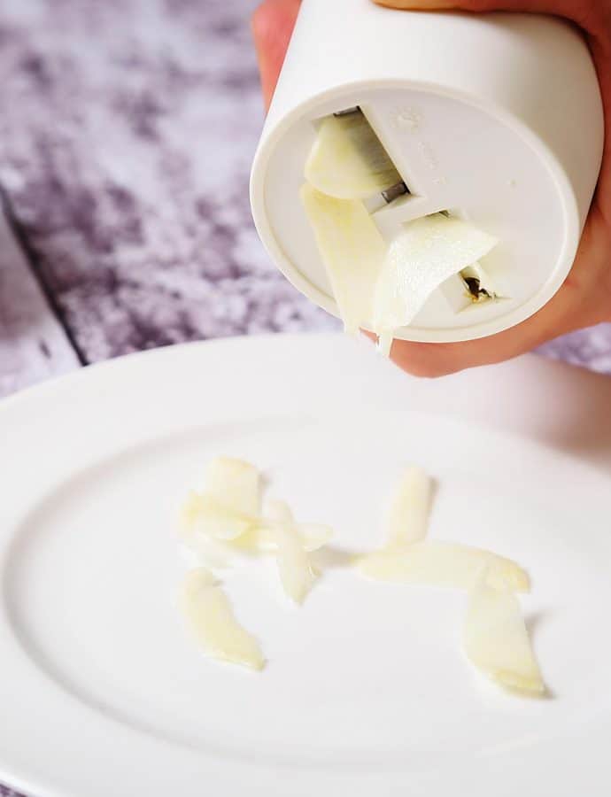 Pampered Chef Garlic Slicer, wafer-thin garlic!